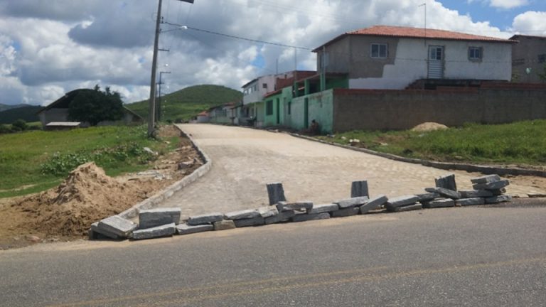 INGÁ: Prefeitura pavimenta rua de acesso ao bairro São José
