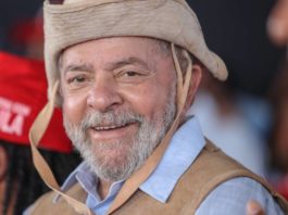 Lula responde homem que quer ser preso em seu lugar