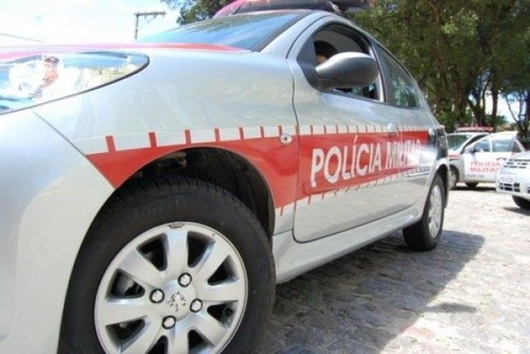 Homem é morto a facadas e suspeita é de briga de vizinhos por futebol
